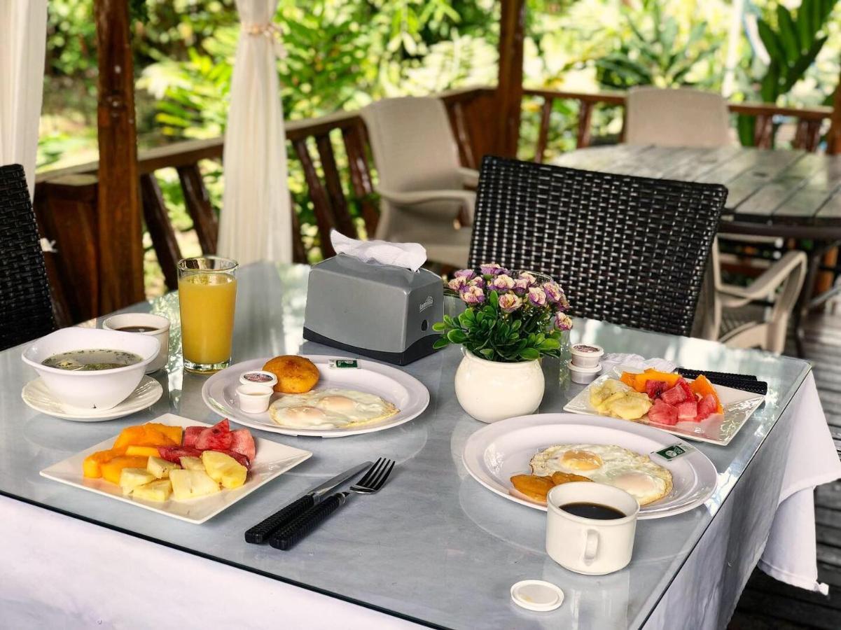 Hotel Madreselva Leticia Zewnętrze zdjęcie